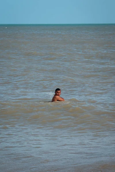 Riohacha Guajira Colombia May 2021 Young Indigenous Latin Man Baths — Stock Photo, Image