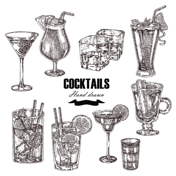 Conjunto de cócteles alcohólicos. Bebidas dibujadas a mano en estilo sketch . — Archivo Imágenes Vectoriales