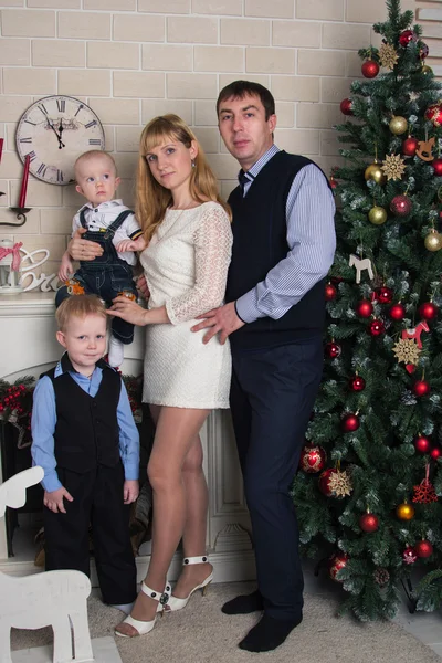 Family celebrates Christmas — Stock Photo, Image