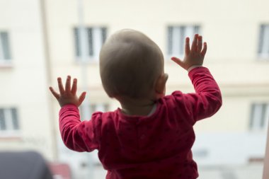 Yalnız çocuk üzücü