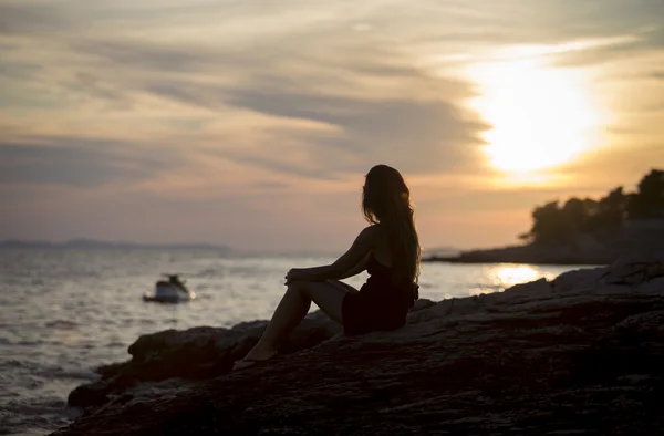 Fille à la mer — Photo