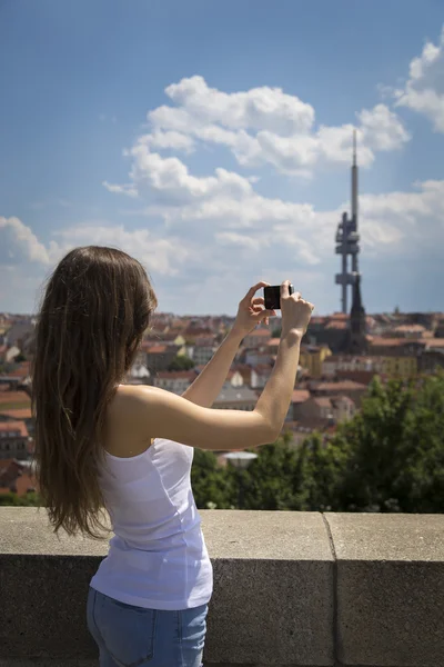 Retrato de uma bela jovem turista — Fotografia de Stock