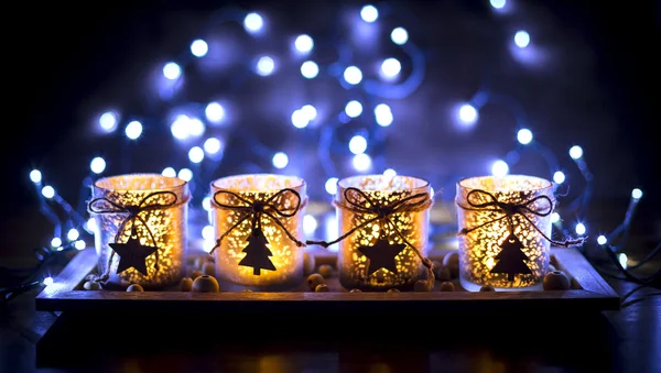 Advent, vier Kerzen geschmückt — Stockfoto