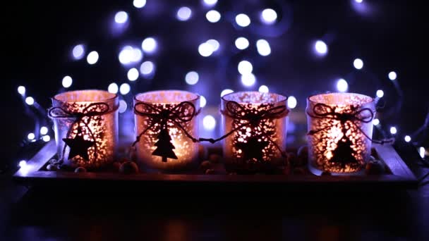 Advent, vier Kerzen geschmückt