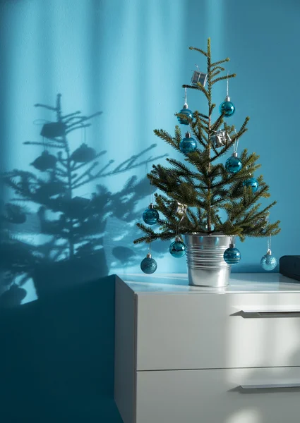 Kis díszített karácsonyfa Jogdíjmentes Stock Képek