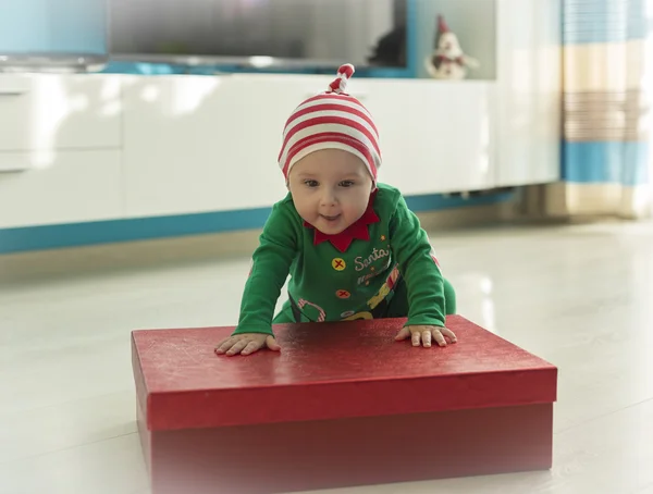 Bebé ayudante de santa con regalo rojo —  Fotos de Stock