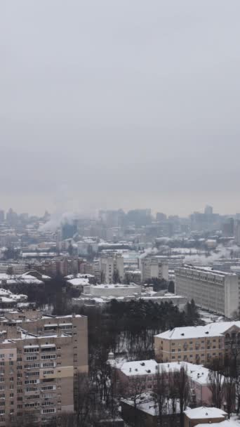 Timelapse vista dall'alto sul distretto industriale e finanziario della città di Kiev in Ucraina, centro commerciale con grattacieli, in una drammatica giornata nuvolosa — Video Stock