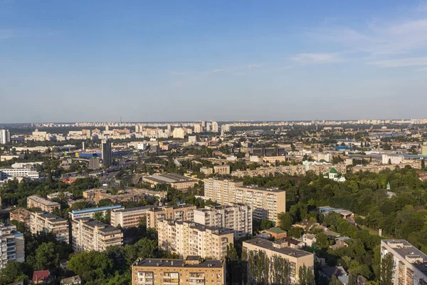 Kenar mahalleli evleri. Şehir Evleri Hava Manzarası. Ukrayna modern mimarisi