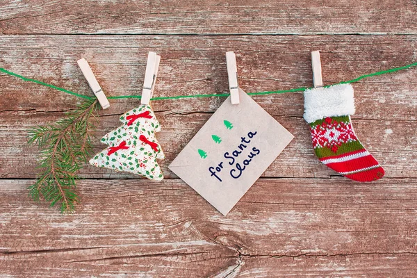 Carta Para Papai Noel Decoração Natal Anexado Corda Sobre Fundo — Fotografia de Stock