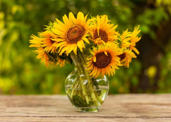 Bouquet Beautiful Yellow Sunflower Flowers Glass Vase Old Rustic Wooden — Stock fotografie