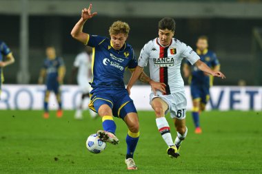 Verona, İtalya 'da Hellas Verona - Ceneviz davasında matteo lovato (verona) ve eldo shomurodov (genoa) 19 Ekim 2020 - LM / Alessio Tarpini
