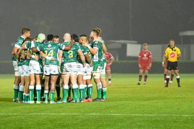 23 Ekim 2020 'de Treviso, İtalya' daki Stadyum Comunale di Monigo 'da Benetton Treviso' ya karşı Scarlet Rugby maçında bir dakikalık saygı duruşması.
