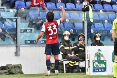Cagliari calcio 'dan riccardo sottil, mutluluk, Cagliari Calcio-FC Crotone maçında gol attıktan sonra Cagliari, İtalya' da Sardegna Arena, 25 Ekim 2020 - LM / Luigi Canu