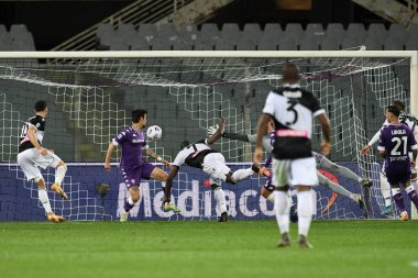 Udinese calcio takımından stefano okaka, Floransa, İtalya 'daki Artemio Franchi Stadyumu' nda ACF Fiorentina - Udinese Calcio maçında 25 Ekim 2020 - LM / Matteo Papini