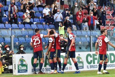 Cagliari calcio 'dan riccardo sottil, mutluluk, Cagliari Calcio-FC Crotone maçında gol attıktan sonra Cagliari, İtalya' da Sardegna Arena, 25 Ekim 2020 - LM / Luigi Canu