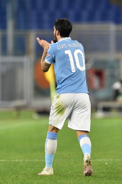 ROME, ITALY - 24 Ekim: SS Lazio takımından Luis Alberto, SS Lazio ile Bologna FC arasında 24 Ekim 2020 'de Roma' da oynanan Stadio Olimpico 'da oynanan futbol maçının açılış golünü attıktan sonra takım arkadaşlarıyla birlikte kutluyor.
