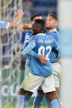 ROME, ITALY - 24 Ekim: SS Lazio 'dan Ciro Immobile, SS Lazio ile Bologna FC arasında 24 Ekim 2020' de Roma 'da oynanan Stadio Olimpico' da oynanan futbol maçının açılış golünü attıktan sonra takım arkadaşlarıyla birlikte kutluyor.