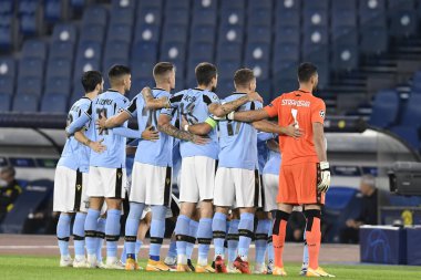 ROME, ITALY - 20 Ekim: SS Lazio 'nun oyuncuları, 20 Ekim 2020' de İtalya / İtalya 'nın başkenti Roma' da SS Lazio ve Borussia Dortmund arasında oynanan UEFA Şampiyonlar Ligi futbol karşılaşması öncesinde bir fotoğraf çektiler.
