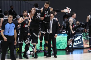 21 / 10 / 2020 - Virtus Segafredo 'dan Vince Hunter ve Kyle Weems Eurocup maçının sonunda Virtus Segafredo Bologna - Fotoğraf Michele Nucci / LM
