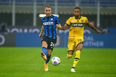 Christian eriksen (fc inter) ve Hernani (parma calcio) FC Internazionale-Parma Calcio 1913 yılındaki Giuseppe Meazza San Siro Stadyumu 'nda 31 Ekim 2020 - LM / Luca Rossini