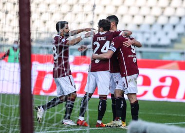 Torino FC 'den Andrea Belotti, İtalya' nın Torino Grande Torino Stadyumu 'nda Torino FC ile SS Lazio arasında oynanan 2020 / 21 Serie A karşılaşmasında takım arkadaşlarıyla birlikte kutlama yapıyor - Fotoğraf Fabrizio Carabelli / LM