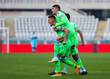 SS Lazio 'dan Sergej Milinkoviç-Saviç ve SS Lazio' dan Joaquin Correa, Torino FC 'ye karşı SS Lazio Olimpico Grande Torino Stadyumu' nda 1 Kasım 2020 tarihinde oynanan 2020 / 21 Serisi karşılaşmasında golü kutluyorlar - Fotoğraf Fabrizio Carabelli 