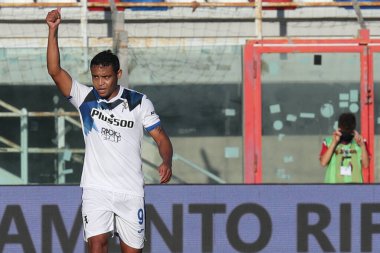 Luis muriel (atalanta bc), İtalya 'nın Crotone kentindeki Ezio Scida Stadyumu' nda FC Crotone-Atalanta Bergamasca Calcio maçında gol attıktan sonra, 31 Ekim 2020 - LM / Emmanuele Mastrodonato