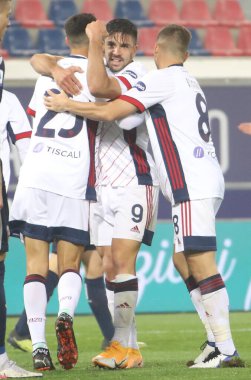 Cagliari 'den Giovanni Simeone, İtalya' nın Bologna kentindeki Renato Dall 'Ara Stadyumu' nda oynanan İtalyan Serie A futbol karşılaşması Bologna Fc-Cagliari Calcio maçında 1-2 'lik skorla gol attıktan sonra, 31 Ekim 2020' de gol attı. - Fotoğraf Michele Nucci / LM