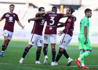 Torino FC takımından Bremer Gleison, Torino FC ile Torino Grande Torino Stadyumu 'nda oynanan 2020 / 21 karşılaşmasında takım arkadaşlarıyla birlikte kutlama yapıyor - Fotoğraf: Fabrizio Carabelli / LM