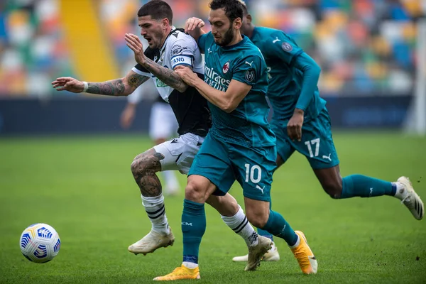 Hakan Calhanoglu Milan Faul Rodrigo Paul Udinese Calcio Durante Udinese — Foto de Stock