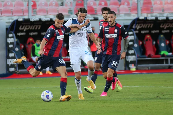Arkadiusz reca (crotone fc) ve hans hate boer (atalanta bc) FC Crotone, Atalanta Bergamasca Calcio 'ya karşı Crotone, İtalya' da Ezio Scida Stadyumu 'nda 31 Ekim 2020 - LM / Emmanuele Mastrodonato