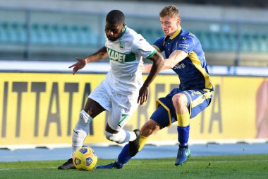 Jeremie Boga (Sassuolo) ve Pawel Dawidowicz (Verona) Hellas Verona ve Sassuolo Calcio - İtalyan futbol takımı Serie A maçı IN Verona, İtalya, 22 Kasım 2020 - Fotoğraf: LM / Alessio Tarpini