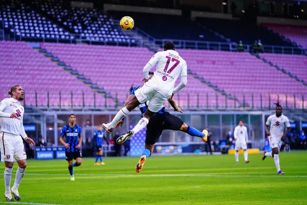 Arturo Vidal Inter Wilfried Singo Torino Durante Internazionale Torino Partida — Fotografia de Stock