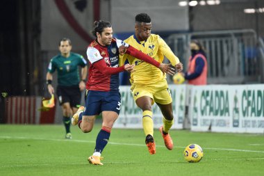 Hellas Verona 'dan Udogie, Cagliari Calcio' dan Riccardo Sottil Cagliari Calcio 'ya karşı Hellas Verona - İtalyan Coppa Italia maçı IN Cagliari, İtalya, 25 Kasım 2020 - Fotoğraf: LM / Luigi Canu
