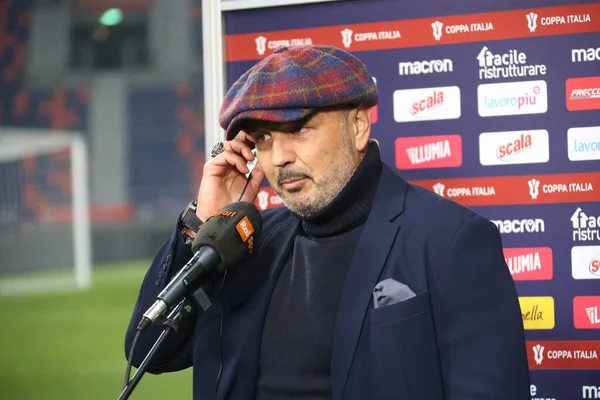 251120 Calcio Sportowe Coppa Italia Bologna Spezia Allenatore Bologna Sinisa — Zdjęcie stockowe