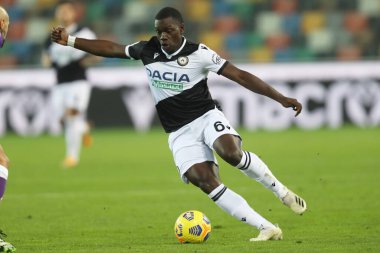 Udinese Jean-Victor Makengo, İtalya 'nın Udine şehrindeki Dacia Arena Stadyumu' nda oynanan İtalyan Coppa Italia maçında Udinese Calcio, AC Fiorentina 'ya karşı oynuyordu. Fotoğraf Gabriele Menis / LM 