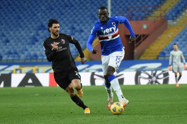 Roberto Soriano (Bologna), Sampdoria vs Bologna sırasında OMAR COLLEY (Sampdoria) - İtalyan futbol takımı Serie A maçı Cenova, İtalya, 22 Kasım 2020 - Fotoğraf: LM / Danilo Vigo