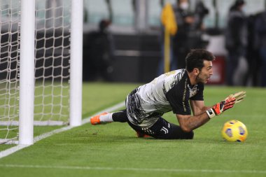 Juventus FC - Cagliari Calcio maçında 77 Gianluigi Buffon (JUVENTUS FC) - İtalyan Serie A maçı Torino, İtalya, 21 Kasım 2020 - Fotoğraf: LM / Claudio Benedetto