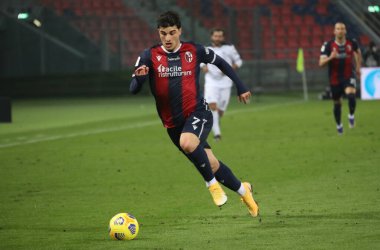 251120 - Coppa calcio - Coppa Italia - Bologna-Spezia - Riccardo Orsolini (Bologna) - Michele Nucci 'ye karşı Bologna FC - İtalyan futbolu Coppa Italia maçı IN Bologna, İtalya, 25 Kasım 2020 - Fotoğraf: LM / Michele Nucci