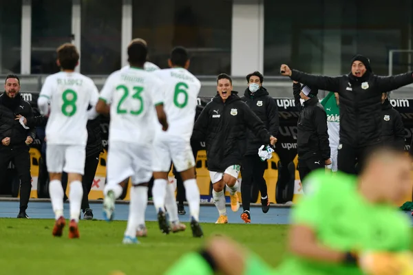 Sassuolova Lavička Slaví Gól Domenica Berardiho Během Hellas Verona Sassuolo — Stock fotografie