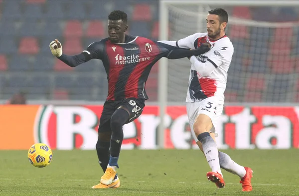 Musa Barrow Bolonha Giuseppe Cuomo Crotone Ação Durante Jogo Futebol — Fotografia de Stock