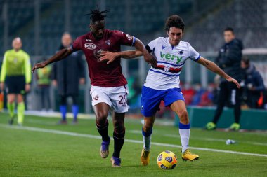 Torino FC-UC Sampdoria maçında Soualiho Meite (Torino FC) ve Tommaso Augello (UC Sampdoria) kontrast - İtalyan futbol takımı Serie A maç In Torin, İtalya, 30 Kasım 2020 - Kredi: LM / Francesco Scaccianoce