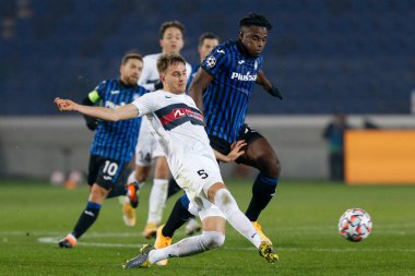 Duvan Zapata (Atalanta) ve Daniel Hoegh (FC Midtjylland), Atalanta Bergamasca Calcio - FC Midtjylland - UEFA Şampiyonlar Ligi maçı in Bergamo, İtalya, 01 Aralık 2020 - Fotoğraf: LM / Francesco Scaccianoce