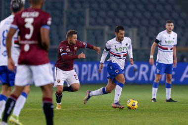 Antonio Candreva (UC Sampdoria) ve Karol Linetty (Torino FC vs UC Sampdoria - İtalyan futbol serisi A karşılaşması Turin, İtalya, 30 Kasım 2020 - Fotoğraf: LM / Francesco Scaccianoce