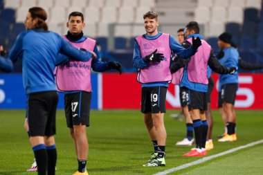 Berat Djimsiti (Atalanta) Atalanta Bergamasca Calcio - FC Midtjylland - UEFA Şampiyonlar Ligi futbol karşılaşması sırasında ısınma turu için Bergamo, İtalya, 01 Aralık 2020 - Kredi: LM / Francesco Scaccianoce