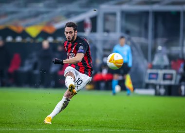 AC Milan 'dan Hakan Calhanoğlu, UEFA Avrupa Ligi 2020 / 21 futbol karşılaşmasında AC Milan ile Celtic FC arasındaki San Siro Stadyumu, Milan, İtalya - Fotoğraf: FCI / Fabrizio Carabelli / LM