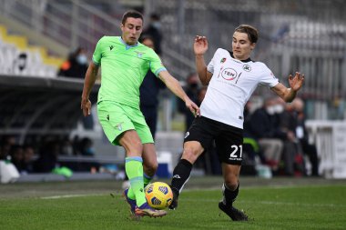 SS Lazio 'dan Adam Marusiç, Spezia Calcio-SS Lazio maçı sırasında AC Spezia' dan Salva Ferrer 'e karşı harekete geçti - İtalyan futbol serisi A maçı in Cesena, İtalya, 05 Aralık 2020 - Fotoğraf: LM / Matteo Papini