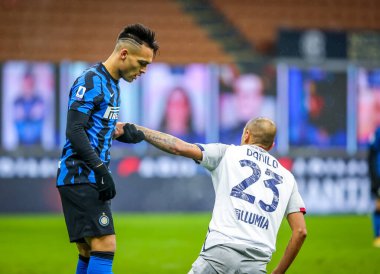 FC Internazionale 'den Lautaro Martnez ve Bologna FC' den Danilo Serie A 2020 / 21 futbol karşılaşmasında FC Internazionale-Bologna FC San Siro Stadyumu, Milan, İtalya - Fotoğraf: FCI / Fabrizio Carabelli / LM 