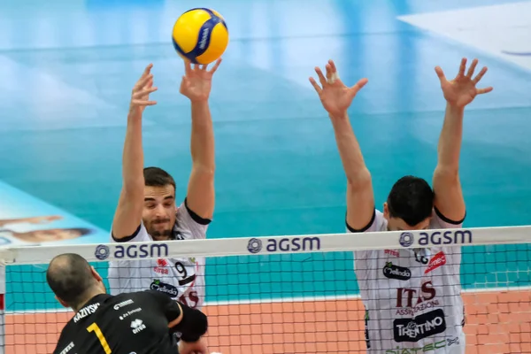 Blok: Simone Giannelli - ITAS Trentino NBV Verona vs Itas Trentino - Voleybol İtalyan Serie A Men SuperLeague Championship in Verona, İtalya, Aralık 06, 2020 - Fotoğraf: LM / Roberto Tommasini