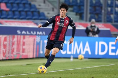 Bologna FC takımından Takehiro Tomiyasu, Bologna FC 'nin AS Roma' ya karşı oynadığı maçta - İtalyan futbolu Serie A match in Bologna, İtalya, 13 Aralık 2020 - Fotoğraf: LM / Matteo Papini